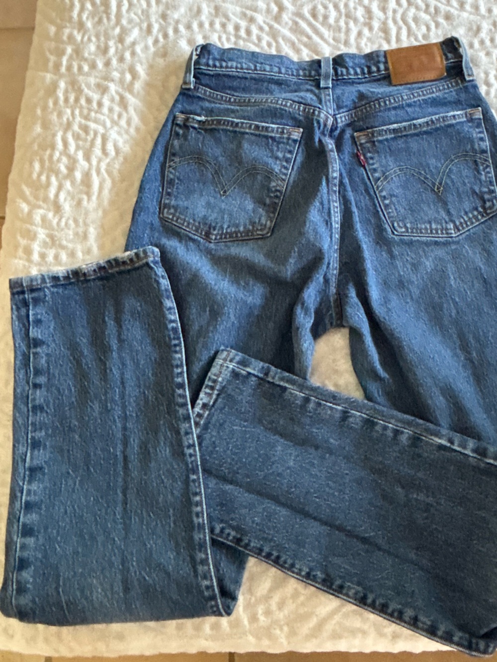 501 Levi's Mid Blue women's Relaxed Fit Jeans